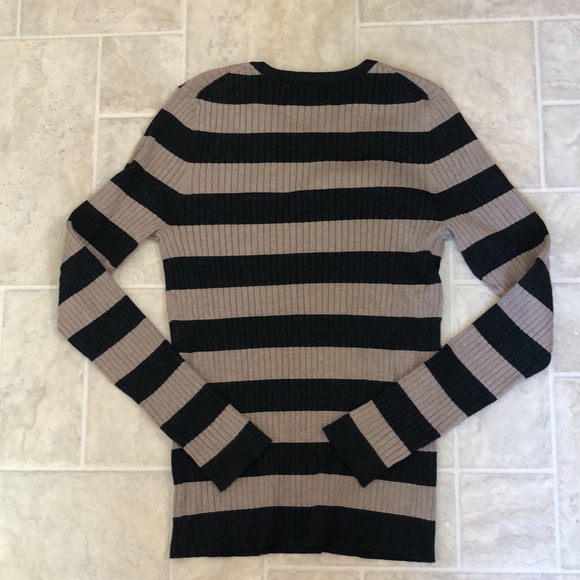 Bundle of 4 Women’s tops - Picture 9 of 12